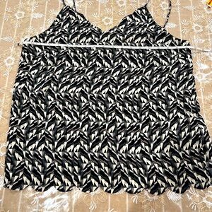Halogen Women’s Medium Camisole Tank Top Black White Geometric Print Scallop Hem
